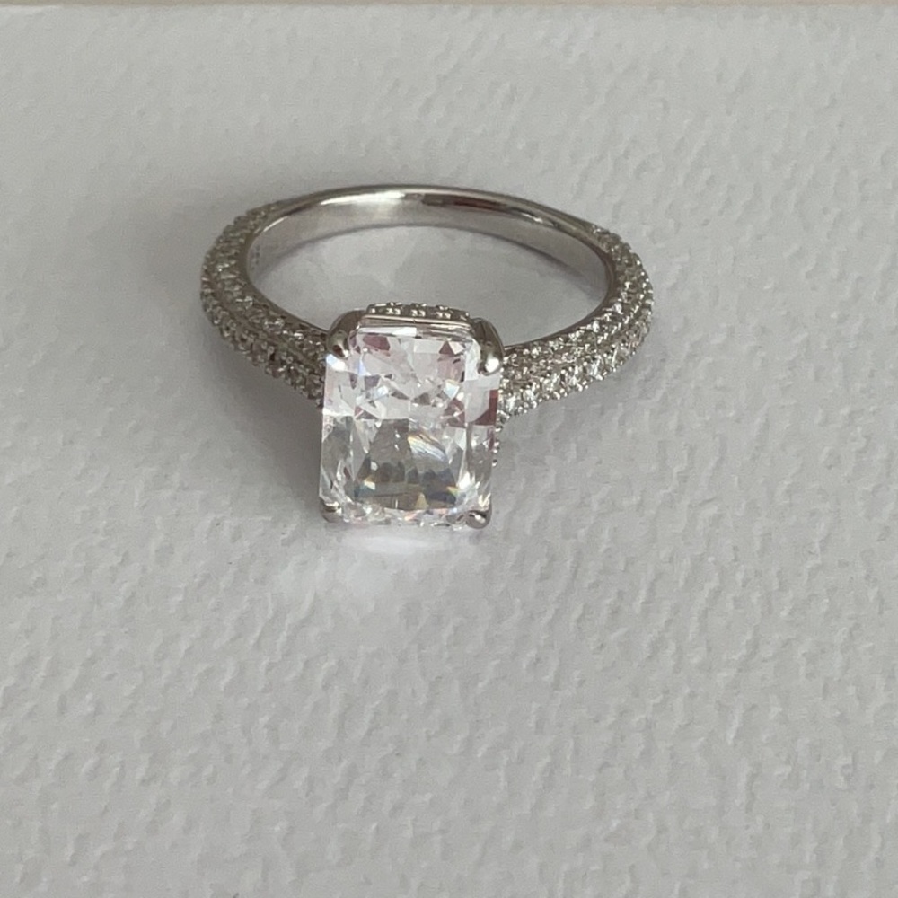 Elegant Silver Ring with Clear Stone